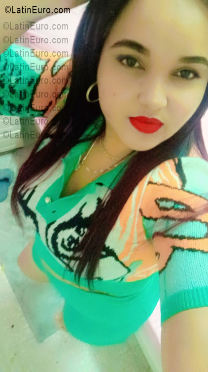 Date this sensual Dominican Republic girl Isamar from Santiago DO56361
