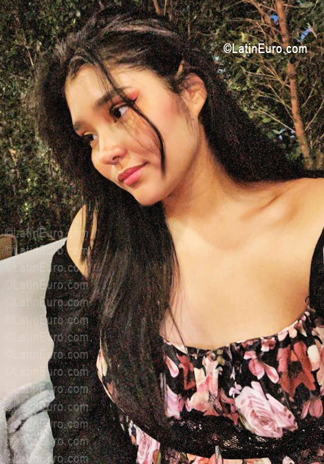 Date this foxy Ecuador girl Nicol from Quito EC1139