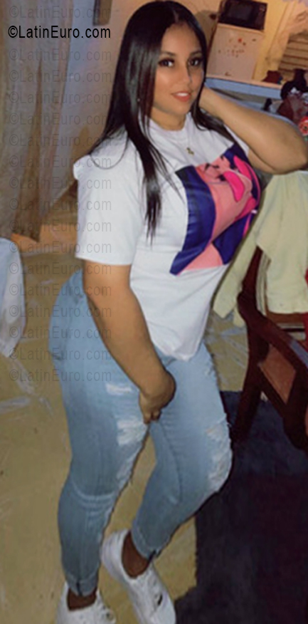 Date this nice looking Dominican Republic girl Yelenny from Santo Domingo DO56386