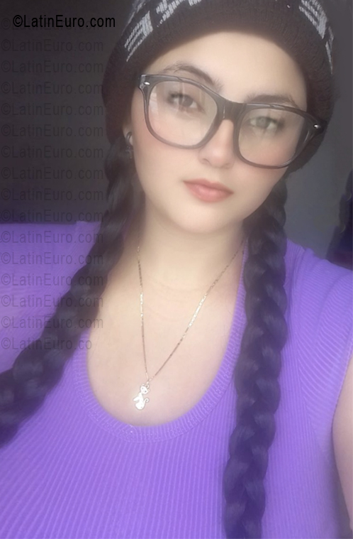 Date this good-looking Colombia girl Gevashi from Bogota CO33741
