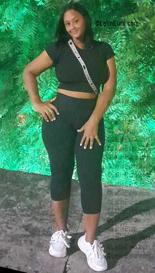 Date this foxy Colombia girl Leonela from Cartagena CO33748