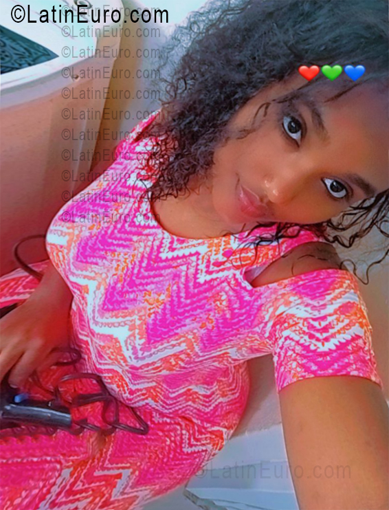 Date this stunning Dominican Republic girl Neiry from Santo Domingo DO56470