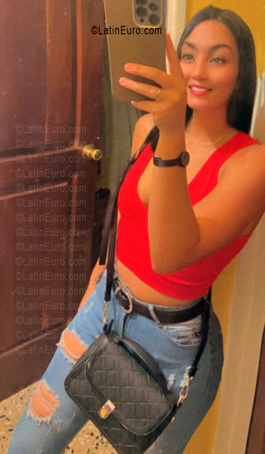 Date this fun Dominican Republic girl Nicole from Santo Domingo DO56590