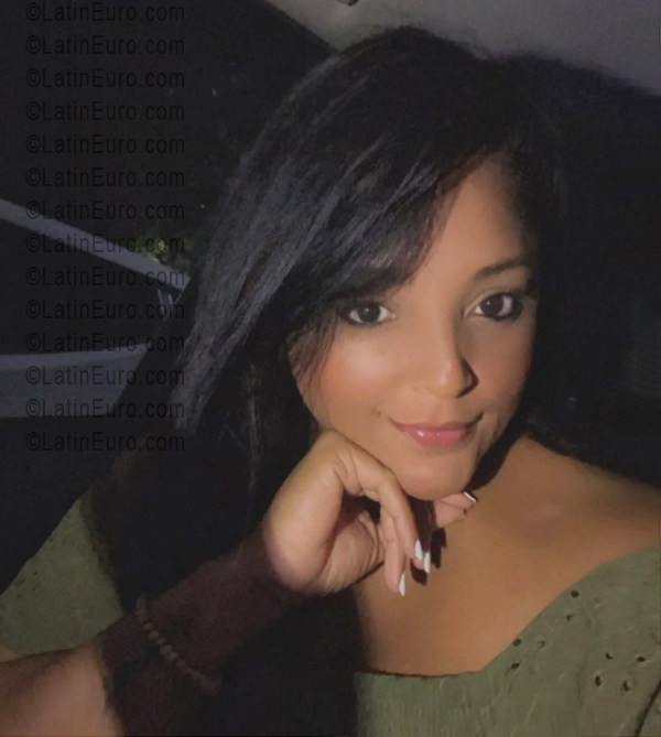 Date this attractive Dominican Republic girl Yinet from Santo Domingo DO56607