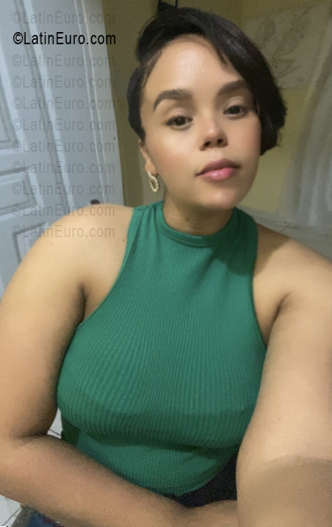 Date this hot Dominican Republic girl Rina from Santo Domingo DO56622