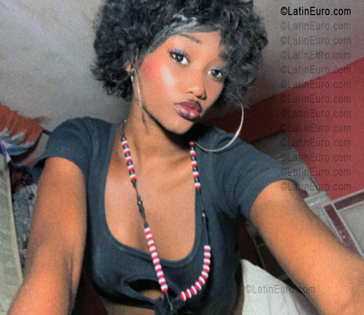 Date this athletic Dominican Republic girl Melany from Romana DO56623