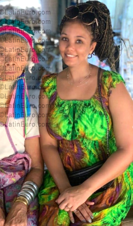 Date this exotic Dominican Republic girl Ariez from Santo Domingo DO56643