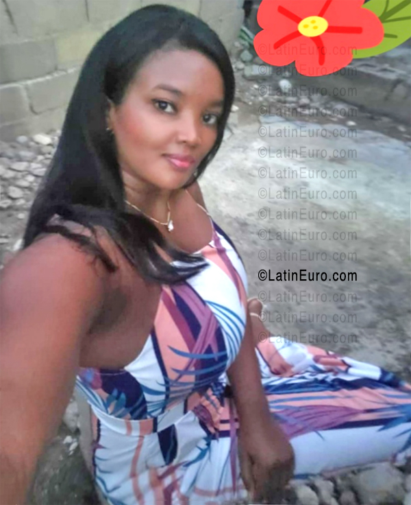 Date this tall Dominican Republic girl Valeryn from Santo Domingo DO56646