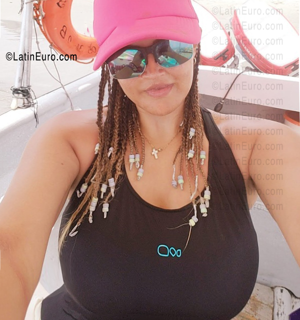 Date this lovely Colombia girl Jimena from Bogota CO33776