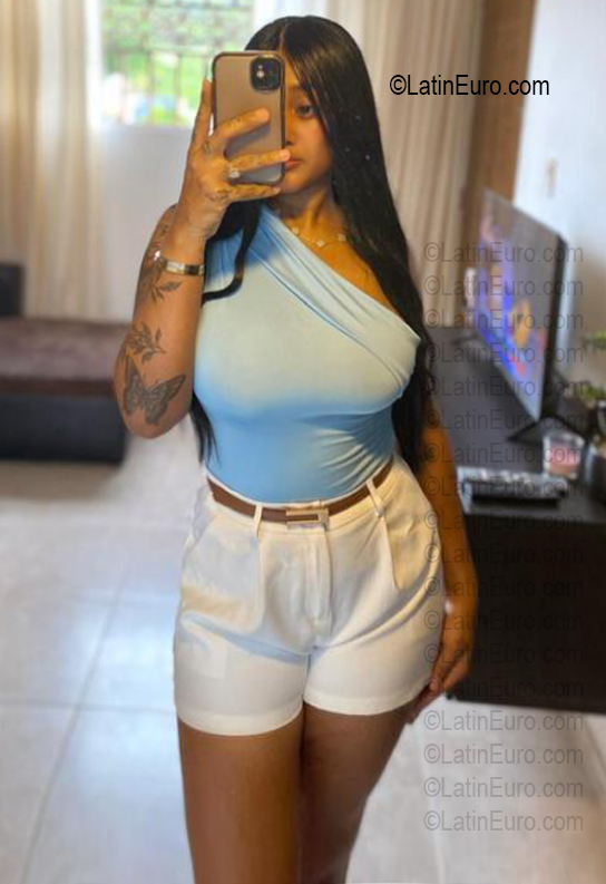 Date this athletic Dominican Republic girl Rain from Santiago De Los Caballeros DO56765