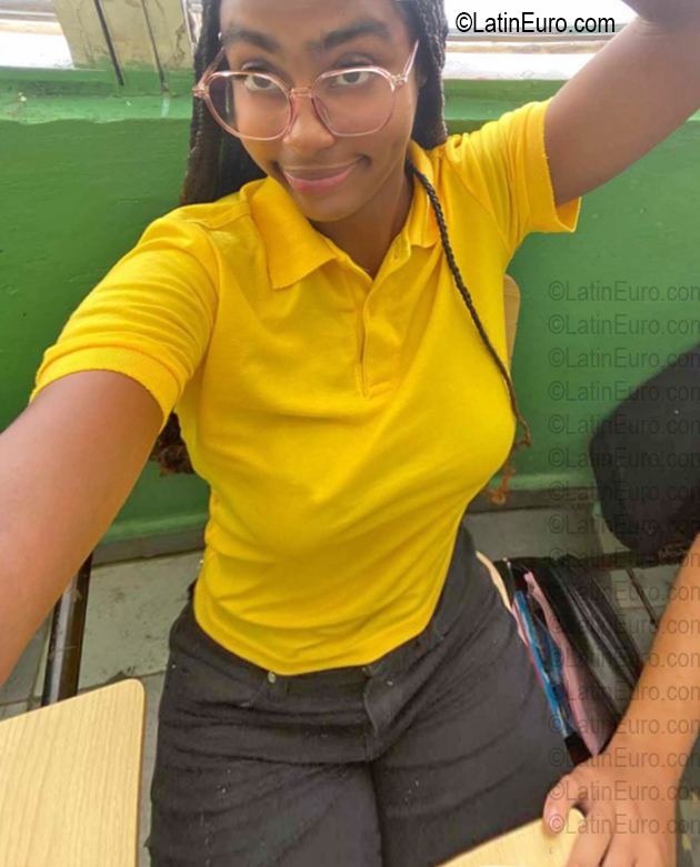 Date this happy Dominican Republic girl Luz from La Altagracia DO56780