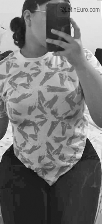 Date this voluptuous Honduras girl Mara from Tegucigalpa HN3017