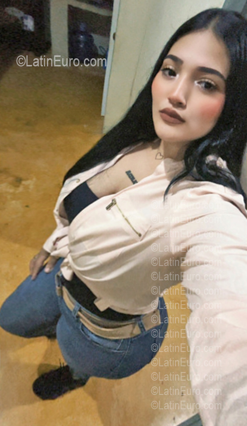 Date this foxy Dominican Republic girl Estrella from Santiago DO56834