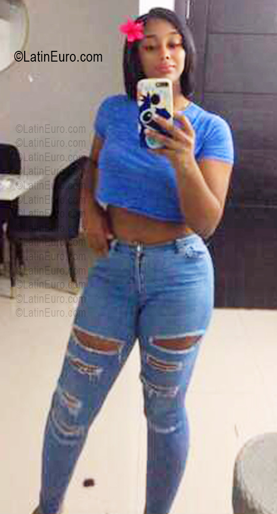 Date this tall Dominican Republic girl Neroles from Santo Domingo DO56896