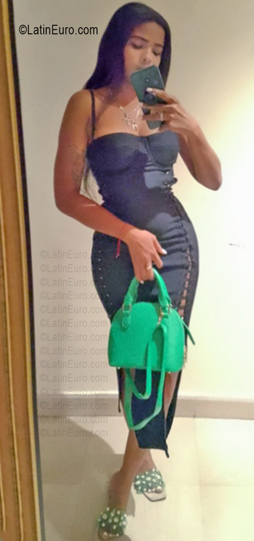 Date this hard body Dominican Republic girl Winifer from Santo Domingo DO56910