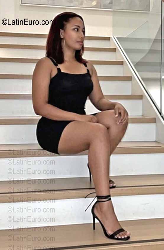 Date this nice looking Dominican Republic girl Eve from Santo Domingo DO56924
