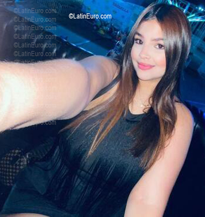 Date this good-looking Colombia girl IVANA from Maicao CO33819