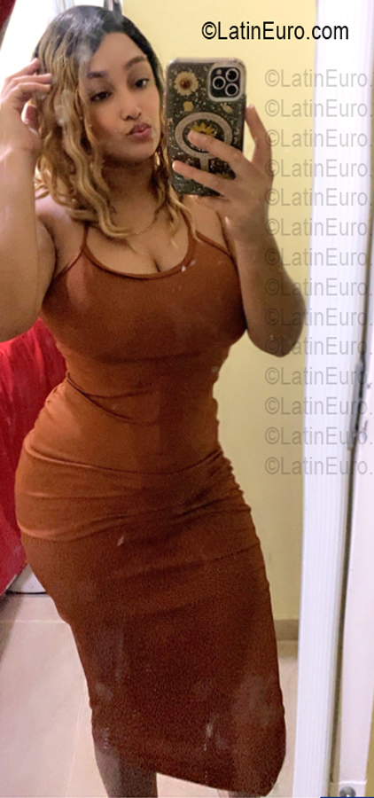 Date this passionate Dominican Republic girl Azalia from Santo Domingo DO56929