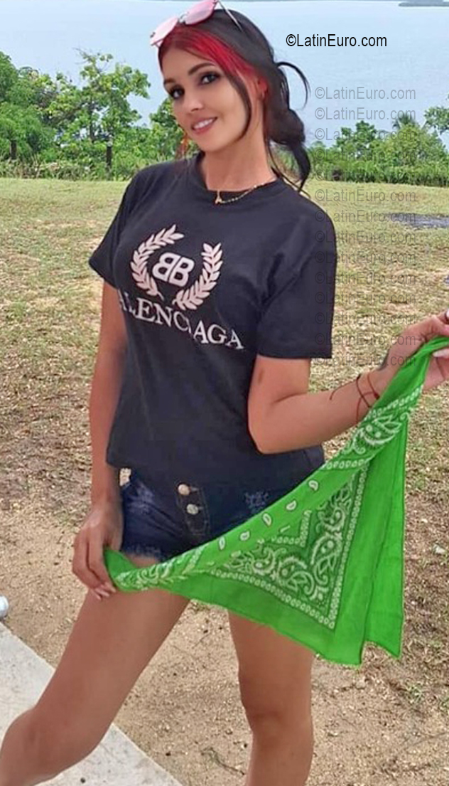 Date this tall Cuba girl Odanais from Holguin CU843