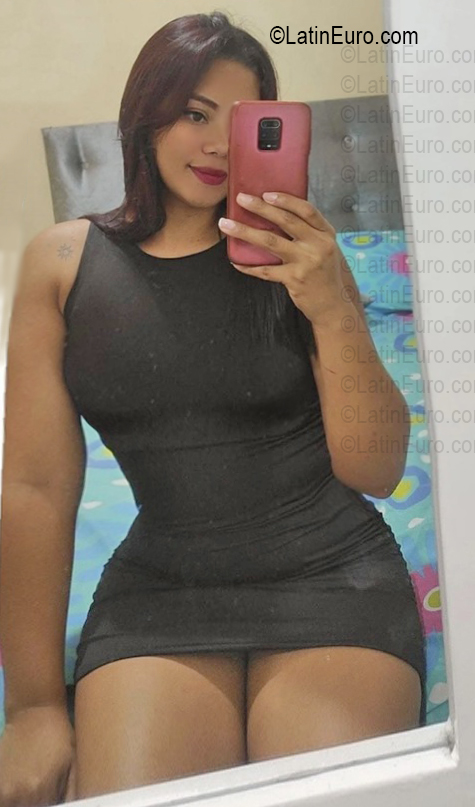 Date this foxy Colombia girl Nathaly from Cali CO33831