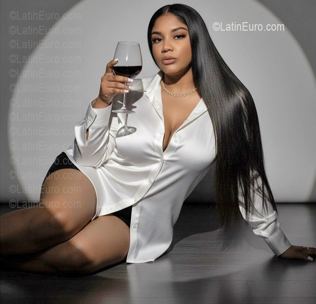 Date this attractive Dominican Republic girl Isabel from Santo Domingo DO56977