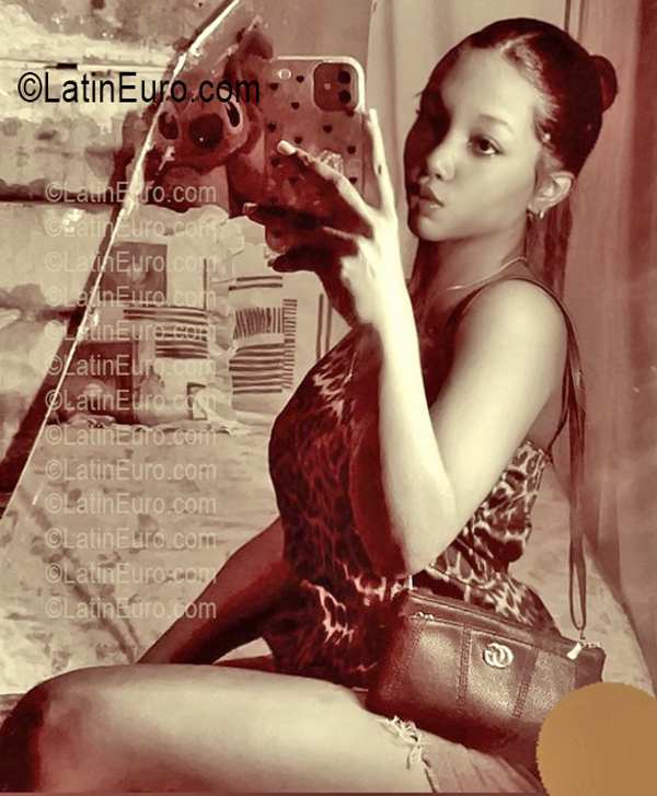 Date this lovely Dominican Republic girl OCAIRA from Sanchez Ramirez DO57005