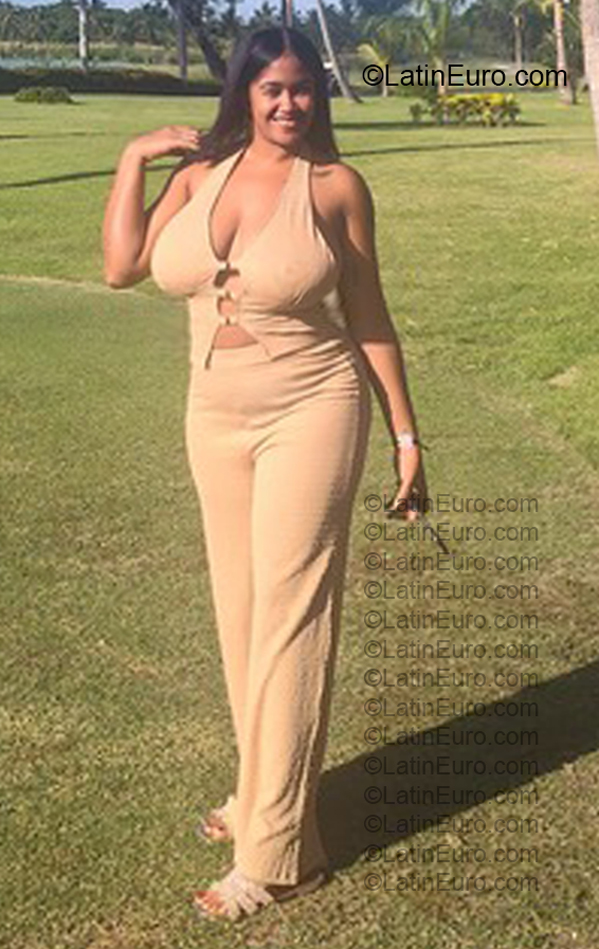 Date this good-looking Dominican Republic girl Paola from Santo Domingo DO57010