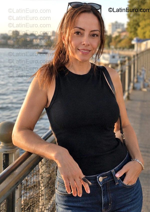 Date this funny Australia girl Sara from Perth AU373